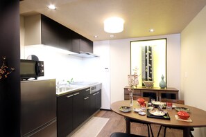2 Bedrooms House | Private kitchen | Fridge, microwave, stovetop, coffee/tea maker