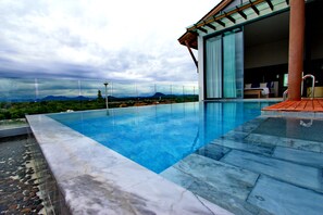 Sky Pool Villa | In-room safe, desk, soundproofing, free WiFi - Veranda Pool Villa (Cha-am)