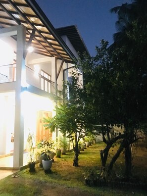 Khuôn viên nơi lưu trú