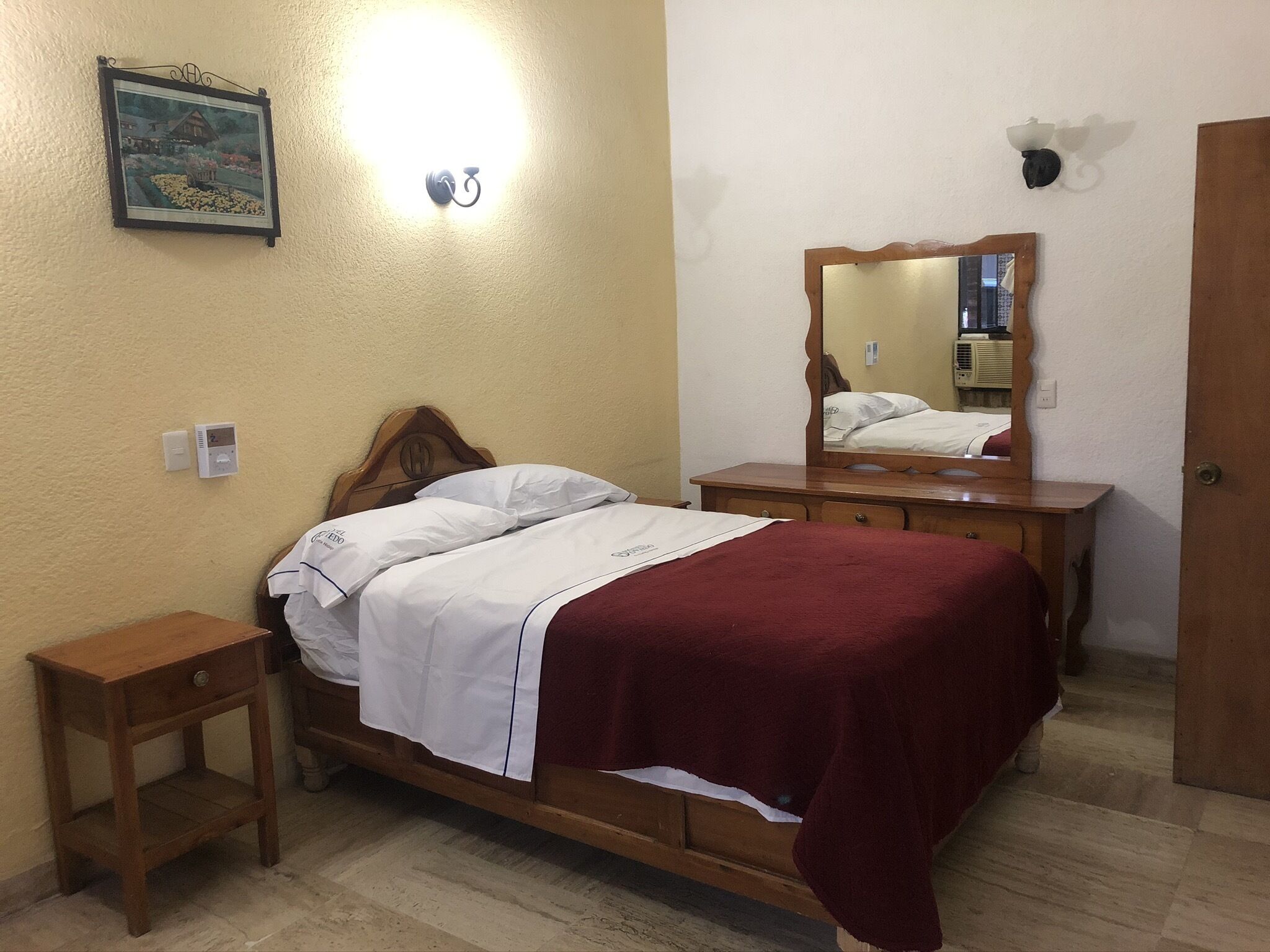 Habitación básica doble, 1 cama matrimonial | Ropa de cama 