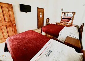Basic Triple Room | Bed sheets - Hotel Oviedo (Huejutla de Reyes)