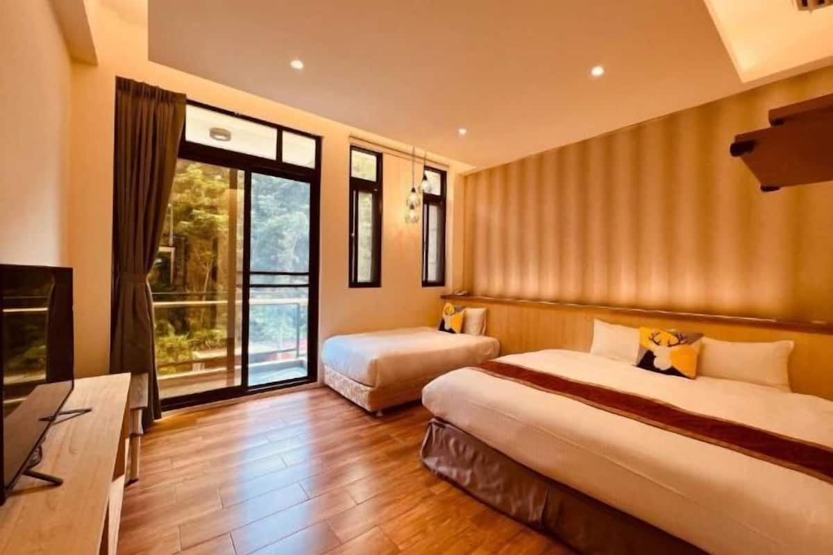 1 bedroom, down duvets, laptop workspace, blackout curtains