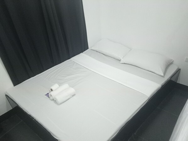 Premium-rum | 1 sovrum, sängtillbehör av högsta kvalitet, duntäcken och skrivbord