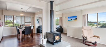 Taupo Panorama - Lake Taupo Holiday Home