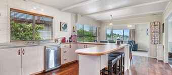 Taupo Panorama - Lake Taupo Holiday Home