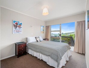 3 soverom, strykejern/-brett, wi-fi og sengetøy