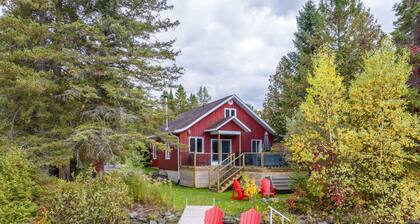 Bord de lâeau Estrie, spa creusĂ© au sel, sauna, coucher de soleil,kayaks,paddles
