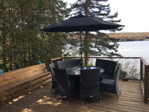 Outdoor dining - Waterfront with amazing sunset , inground salt spa and sauna (Eastman)