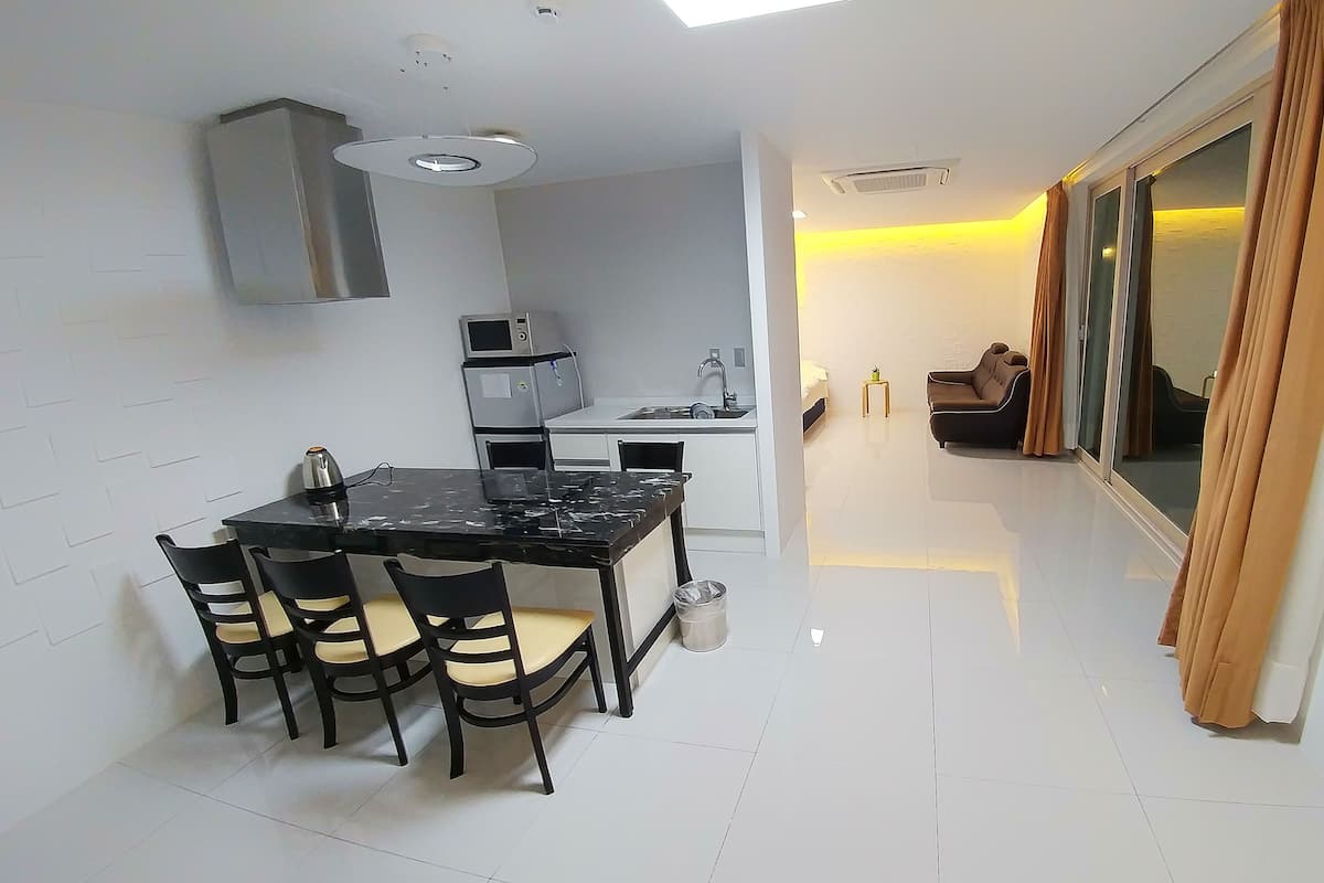 Room (Gaonnuri, 18 PY, 2F - Extra fee from 4th person on site) | Private kitchen