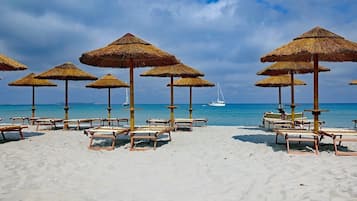 Am Strand, Liegestühle, Strandtücher