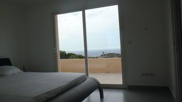 6 bedrooms, iron/ironing board, travel crib, free WiFi