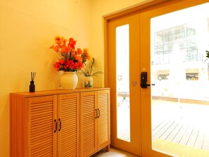 Interior entrance - OYO Myeongdong 5 Lodge (Seoul)