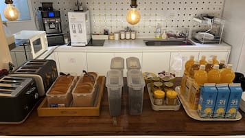 Free daily buffet breakfast