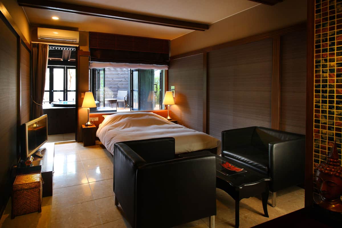 Bureau, espace de travail pour ordinateur portable, Wi-Fi gratuit