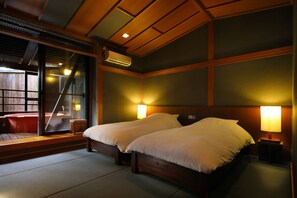 Phòng (205 with Private Open-air Bath) | Bàn, khu vực làm việc phù hợp cho laptop