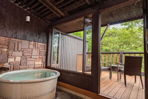 Bañera y ducha independientes, bañera con aguas termales