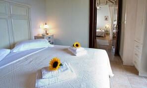 2 bedrooms, iron/ironing board, Internet, bed sheets - Luxurious villas with sea view villa Myrtia (Lefkada)