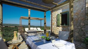 Outdoor dining - Luxurious villas with sea view villa Myrtia (Lefkada)