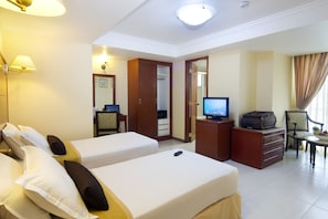 Quarto solteiro superior | 1 quarto, cofres nos quartos, escrivaninha