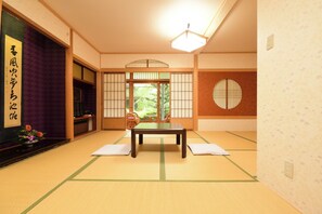 Caja de seguridad en la habitación y decoración personalizada 