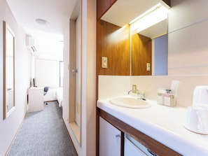 Premium-Einzelzimmer, Nichtraucher (Unable to check-in after 9:30 pm) | 1 Schlafzimmer, Daunenbettdecken, Schreibtisch, Verdunkelungsvorhänge