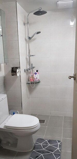 Family Room (A Type) | Bathroom | Shower, hair dryer, towels, soap - Marina Residence (Busan)