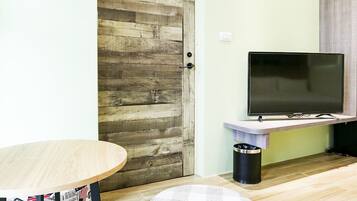 Standard Quadruple Room | Blackout drapes, free WiFi, bed sheets