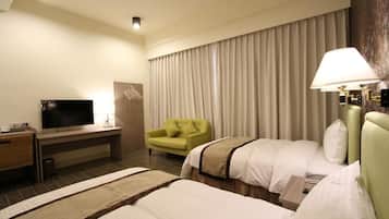 Standard Twin Room | Desk, blackout drapes, soundproofing, free WiFi
