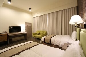 Standard Twin Room | Desk, blackout drapes, soundproofing, free WiFi