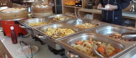 Daily self-service breakfast (TWD 200 per person)