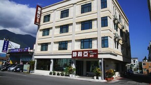 A multi-story building with a sign for "Silia Hostel" indicating it is a hostel. - Silia Hostel (Ji'an)