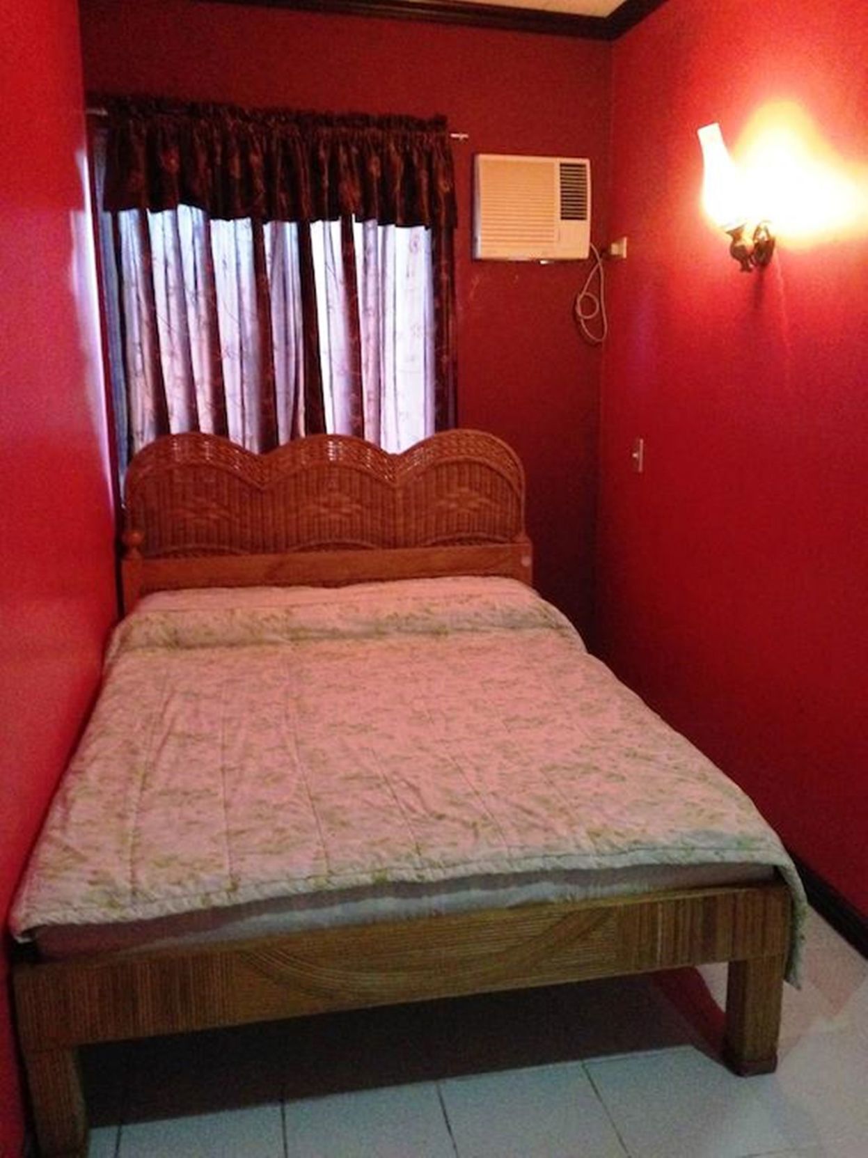 Free WiFi, bed sheets