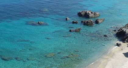 Chambre d'hÎtes dans une ancienne ferme entourée de verdure, à 400 mÚtres de la mer et à 1 km de Tropea