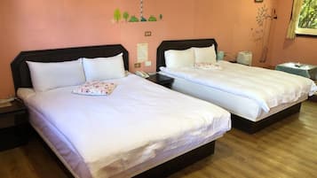 Standard Quadruple Room | Desk, blackout drapes, free WiFi, bed sheets