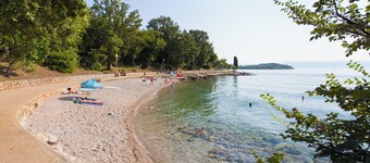 Beachfront Oasis Krk Island, Njivice Gem 150sqm apt with private beach access