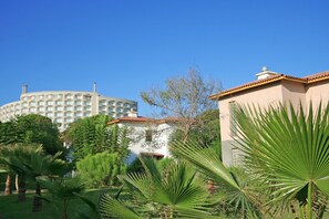 Vila Keluarga, pemandangan kebun | Minibar, brankas, meja kerja, dan Wi-Fi gratis