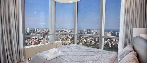 Apartment, 2 Bedrooms (L81- 4105) | Desk, blackout curtains, iron/ironing board, rollaway beds