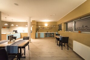 Free continental breakfast on weekdays  - Hotel Atrium (Targu Secuiesc)