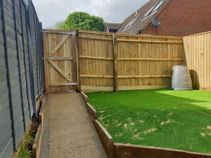 House | Property grounds - Marlow's Emerald 3 Bedroom House (Marlow)