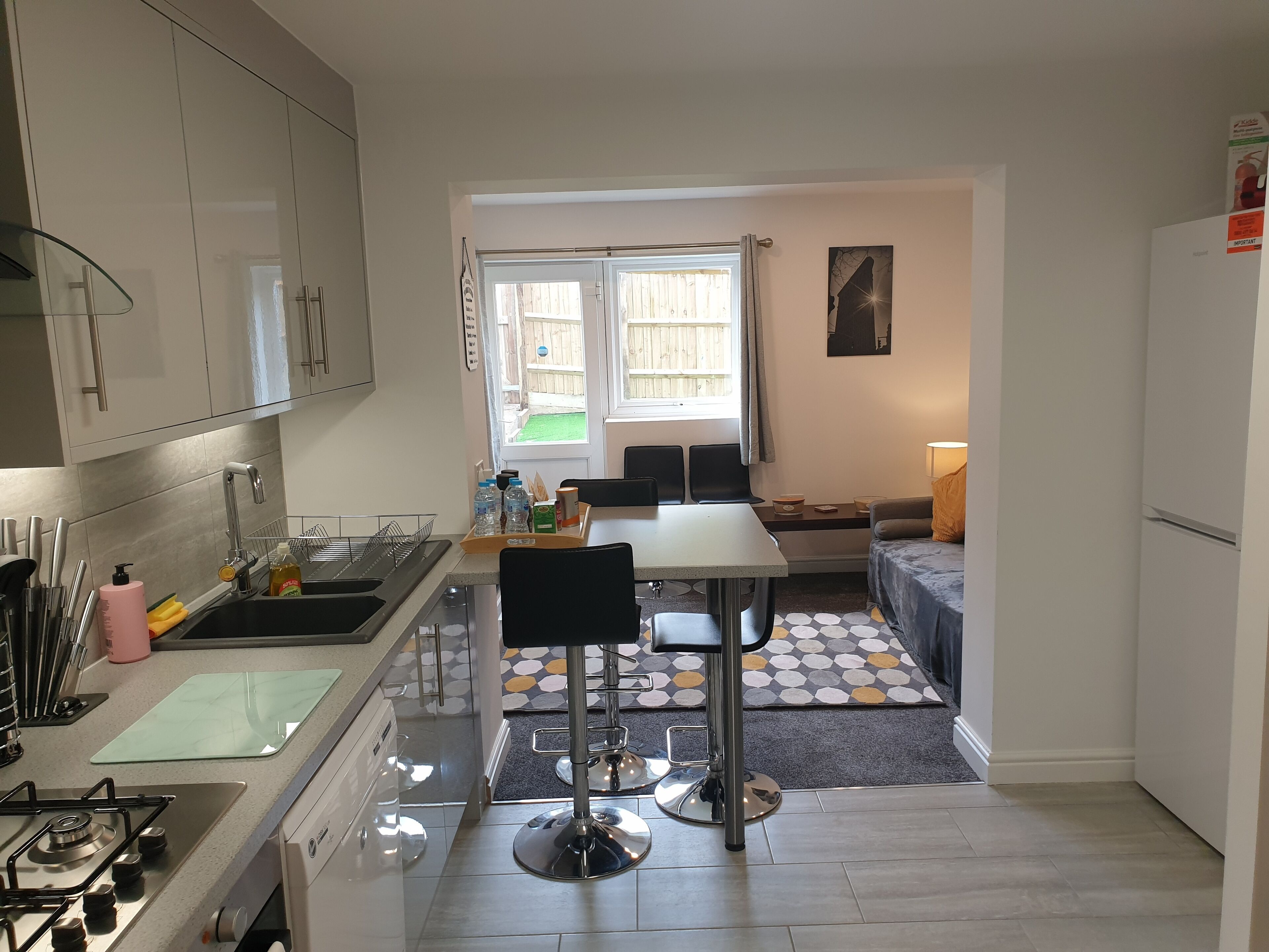 House | Private kitchen | Fridge, microwave, oven, stovetop