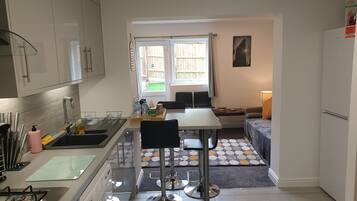 House | Private kitchen | Fridge, microwave, oven, stovetop