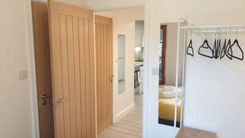 3 bedrooms, soundproofing, iron/ironing board, free WiFi
