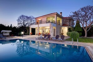 Outdoor pool - Niki Villa (Argaka)