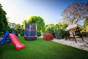 Children's play area - outdoor - Niki Villa (Argaka)