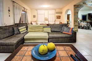 Villa, 4 Bedrooms | Living room | Flat-screen TV, DVD player - Niki Villa (Argaka)