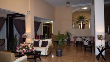 Coin salon dans le hall