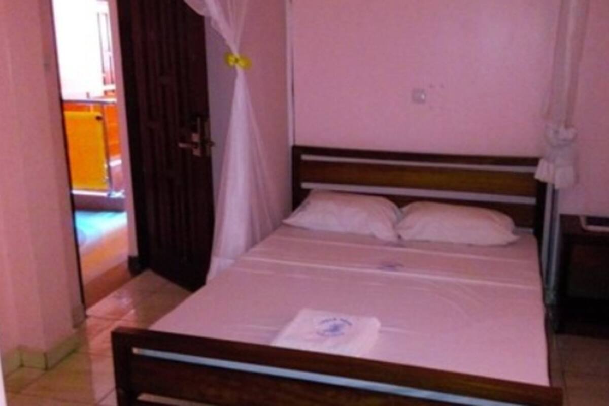 Standard Single Room | Desk, soundproofing, WiFi (free), individually decorated