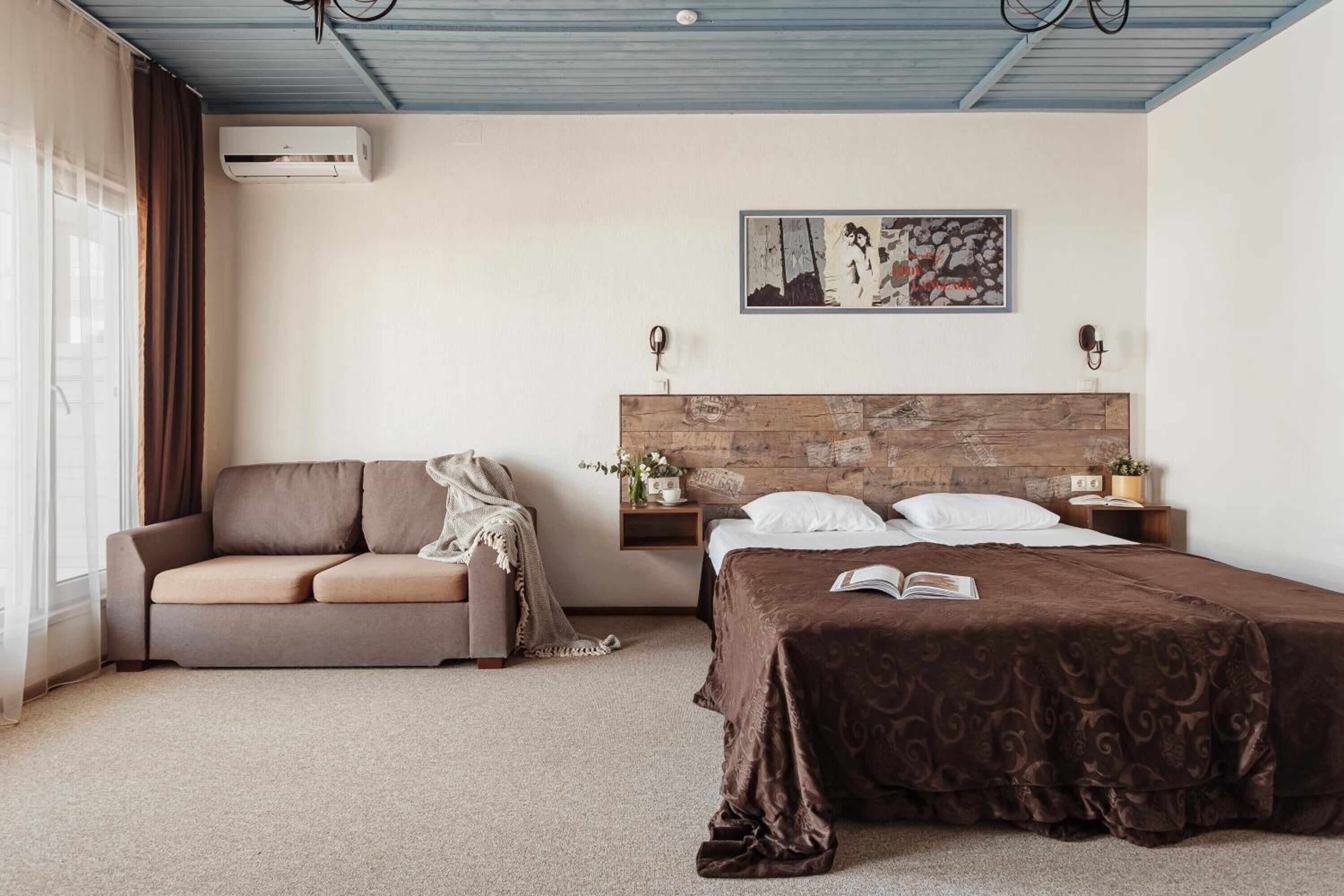 Minibar, in-room safe, desk, iron/ironing board