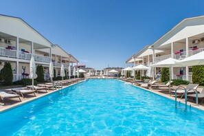 2 outdoor pools, sun loungers - GoodZone Club Hotel Zatoka (Zatoka)
