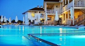 2 outdoor pools, sun loungers